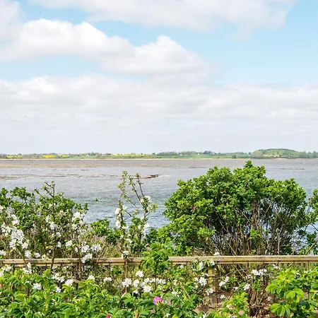 6 Person In Hejls-by Traum