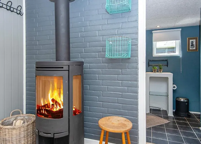 6 Person In Hejls-by Traum